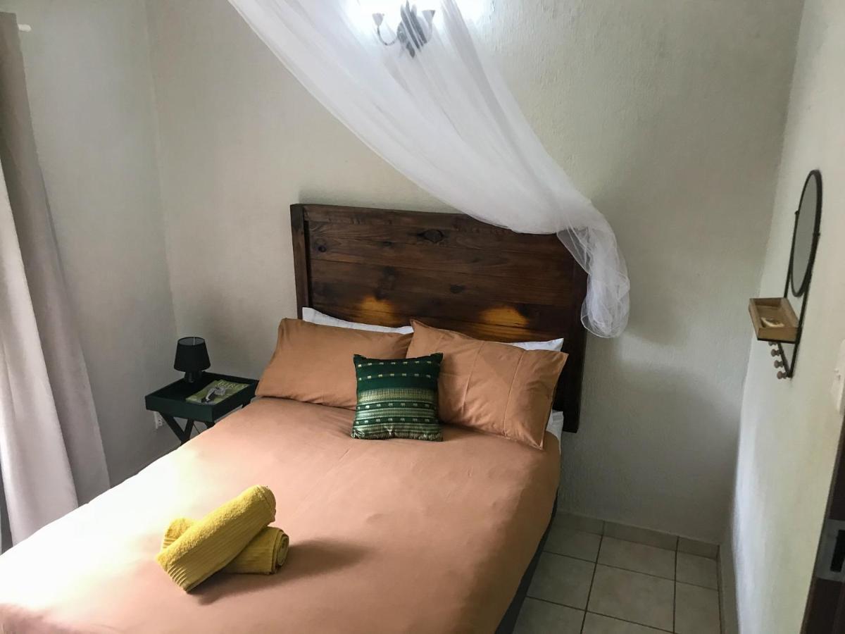 Hello Kruger Hideaway Cottage & Skilpad Studio Marloth Park Buitenkant foto