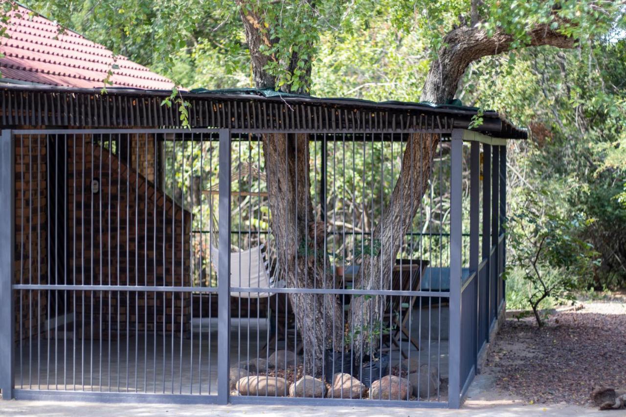 Hello Kruger Hideaway Cottage & Skilpad Studio Marloth Park Buitenkant foto
